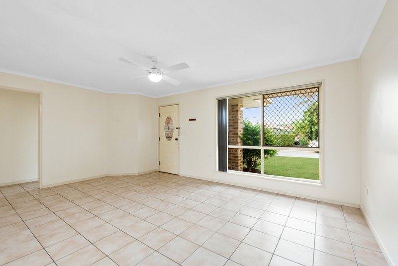 Photo - 3 Bloodwood Court, Rothwell QLD 4022 - Image 2