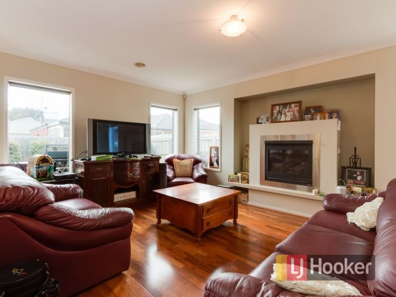 Photo - 3 Boldrewood Place, Lynbrook VIC 3975 - Image 5