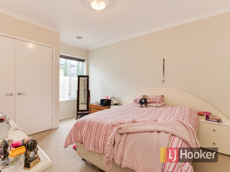 Photo - 3 Boldrewood Place, Lynbrook VIC 3975 - Image 8