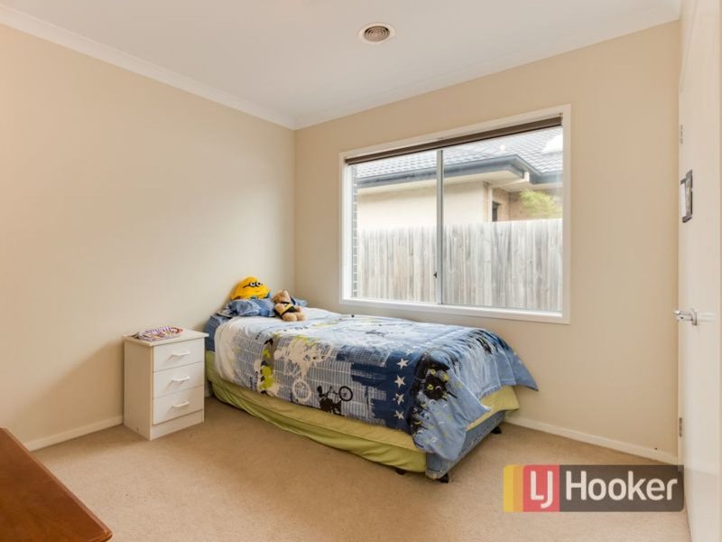 Photo - 3 Boldrewood Place, Lynbrook VIC 3975 - Image 10