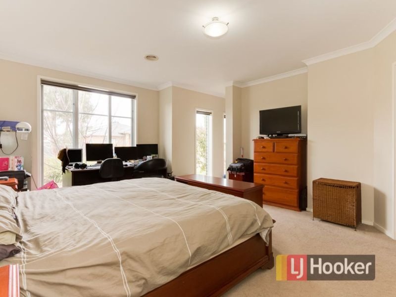 Photo - 3 Boldrewood Place, Lynbrook VIC 3975 - Image 12