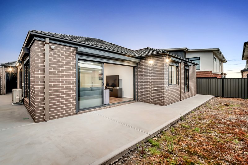 Photo - 3 Bolwarra Street, Craigieburn VIC 3064 - Image 22