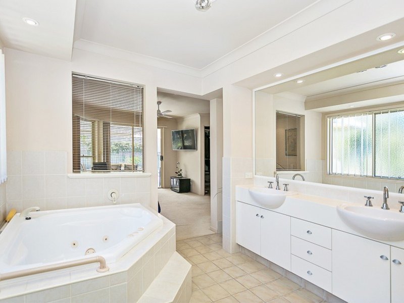 Photo - 3 Bonita Court, Mudgeeraba QLD 4213 - Image 7