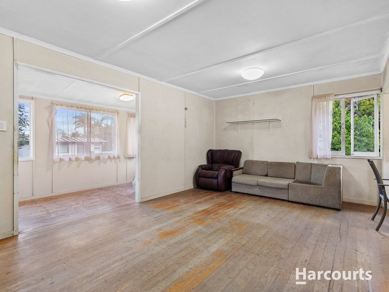 Photo - 3 Boorogari Place, Petrie QLD 4502 - Image 4