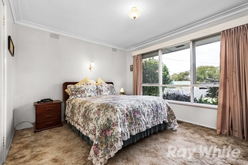 Photo - 3 Boriska Court, Glen Waverley VIC 3150 - Image 7