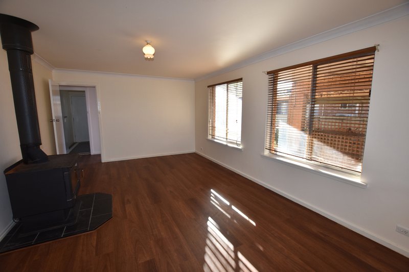 Photo - 3 Boronia Crescent, Orange NSW 2800 - Image 2