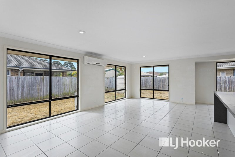Photo - 3 Bottlebrush Place, Laidley QLD 4341 - Image 2