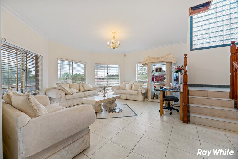 Photo - 3 Bowen Place, Seven Hills NSW 2147 - Image 8