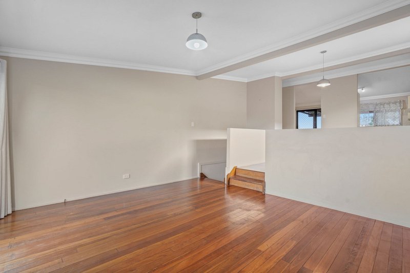 Photo - 3 Boyanda Drive, Kallangur QLD 4503 - Image 5
