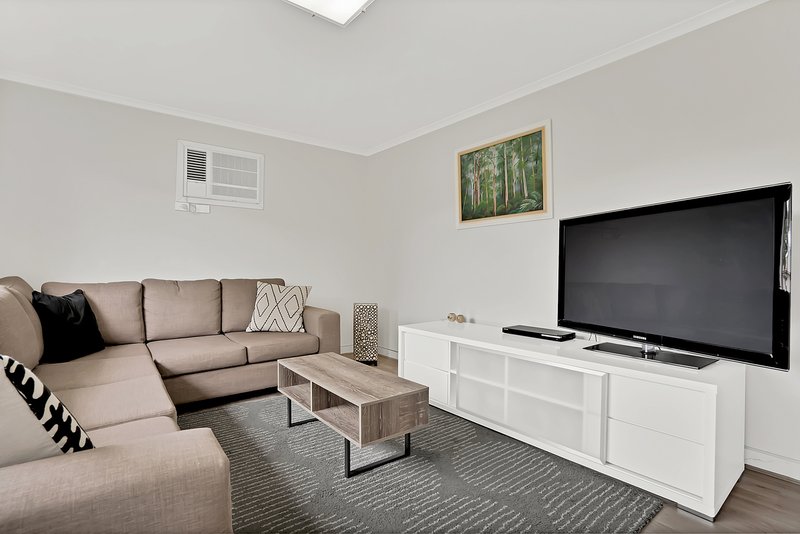 Photo - 3 Bradworth Street, Craigieburn VIC 3064 - Image 3