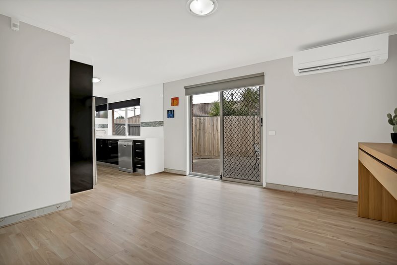 Photo - 3 Bradworth Street, Craigieburn VIC 3064 - Image 8