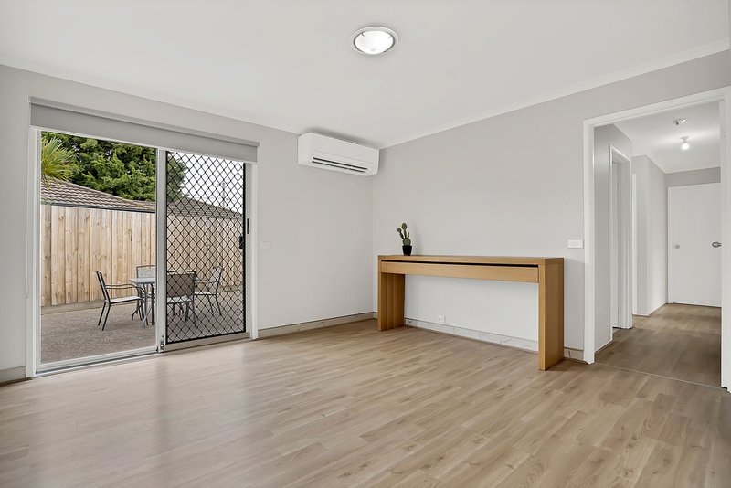 Photo - 3 Bradworth Street, Craigieburn VIC 3064 - Image 9