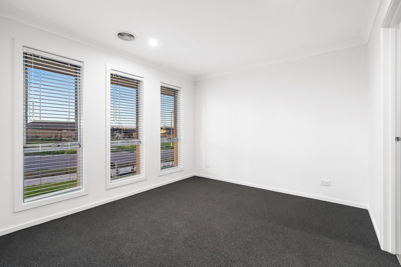 Photo - 3 Brandybuck Lane, Mernda VIC 3754 - Image 7