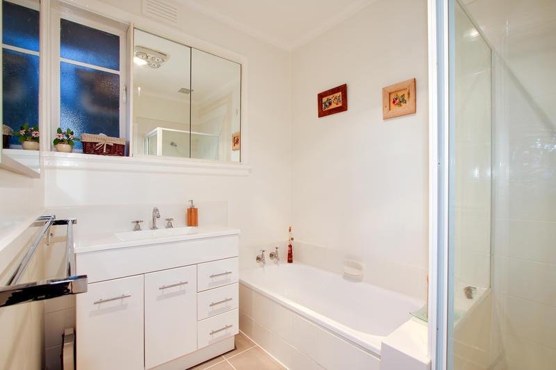 Photo - 3 Briarfield Court, Forest Hill VIC 3131 - Image 7