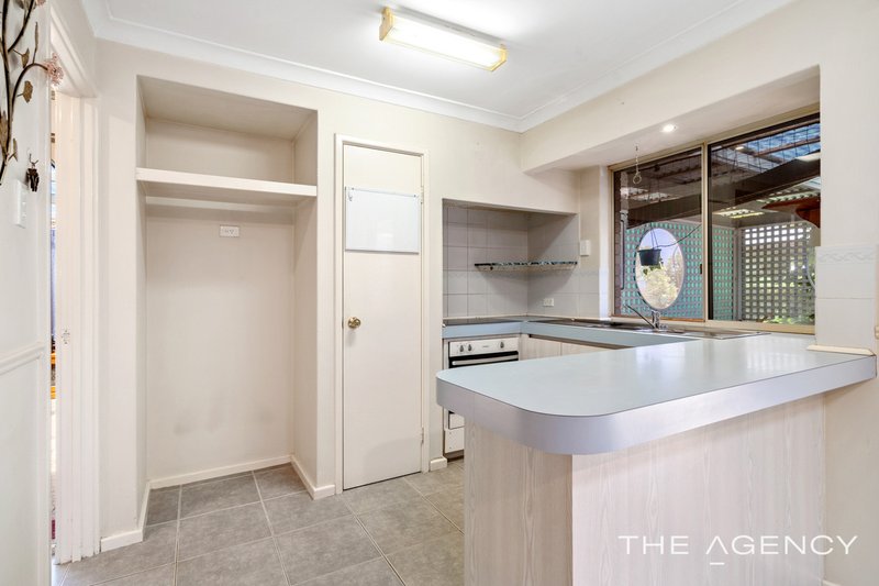 Photo - 3 Bribie Place, Warnbro WA 6169 - Image 8