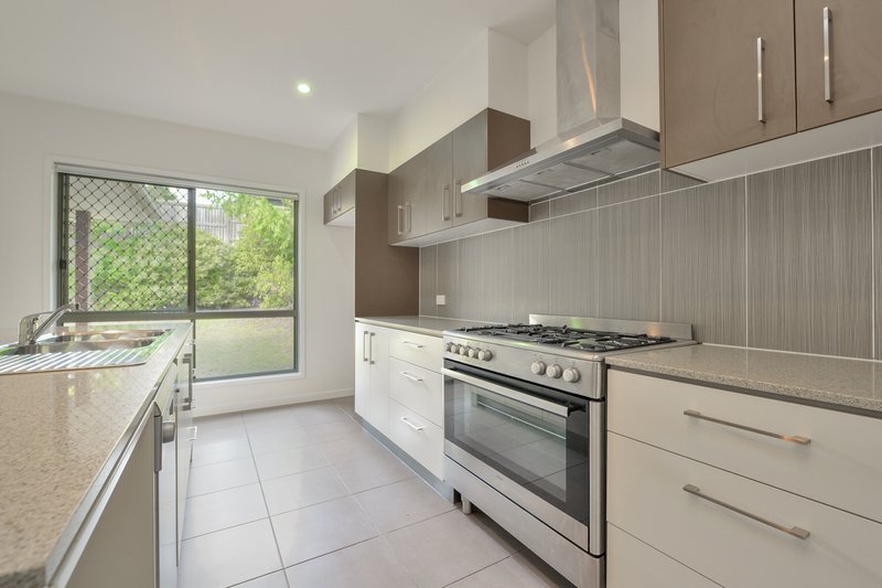 Photo - 3 Broadwater Place, New Auckland QLD 4680 - Image 2