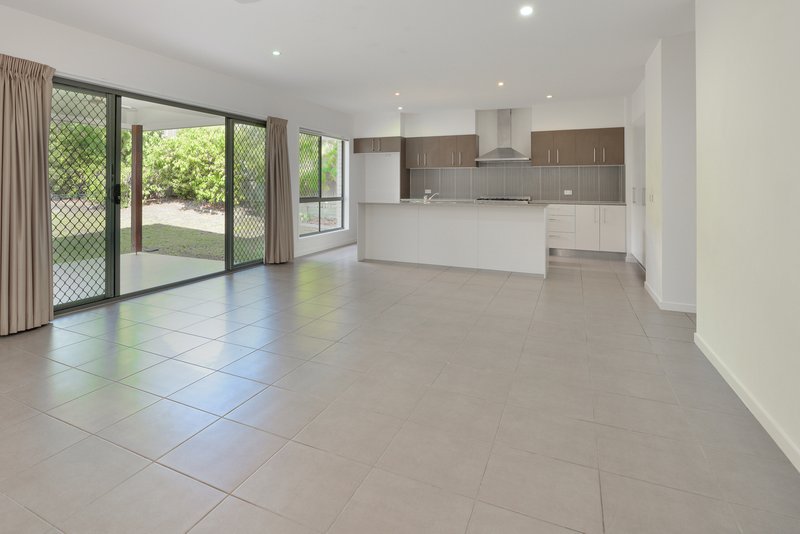 Photo - 3 Broadwater Place, New Auckland QLD 4680 - Image 4