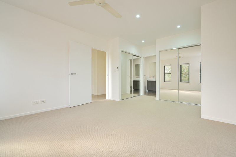 Photo - 3 Broadwater Place, New Auckland QLD 4680 - Image 5