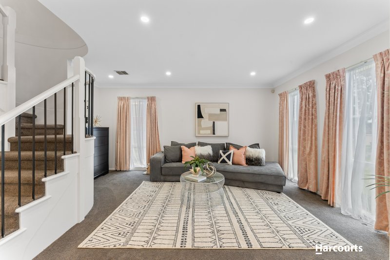 Photo - 3 Brooklyn Bay Close, Rowville VIC 3178 - Image 2