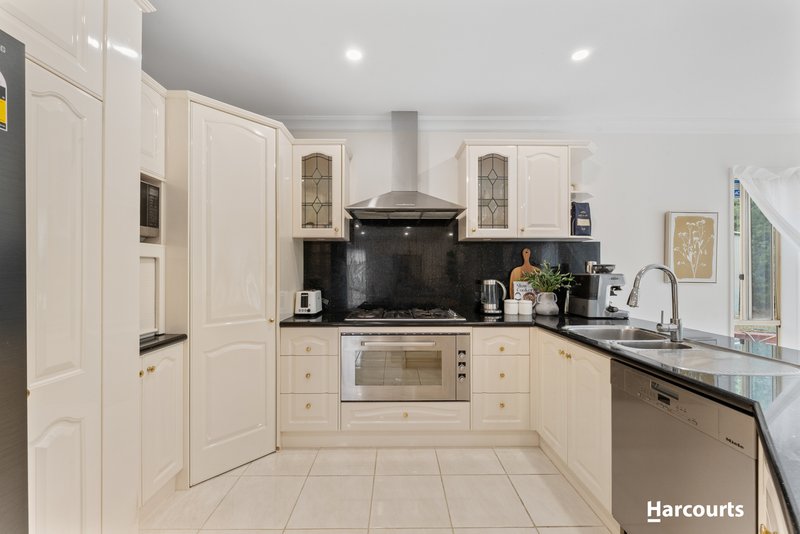 Photo - 3 Brooklyn Bay Close, Rowville VIC 3178 - Image 5