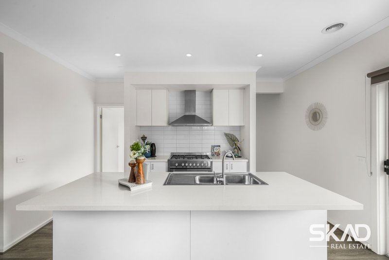 Photo - 3 Brotus Way, Donnybrook VIC 3064 - Image 6