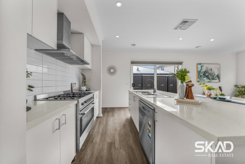 Photo - 3 Brotus Way, Donnybrook VIC 3064 - Image 7