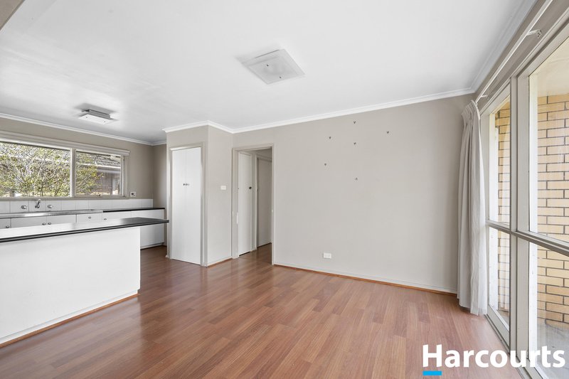 Photo - 3 Browns Parade, Wendouree VIC 3355 - Image 2