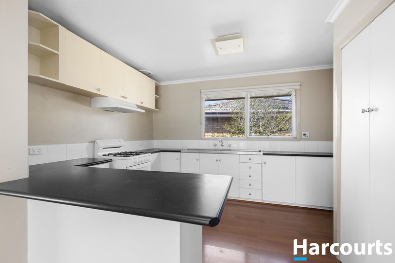 Photo - 3 Browns Parade, Wendouree VIC 3355 - Image 3