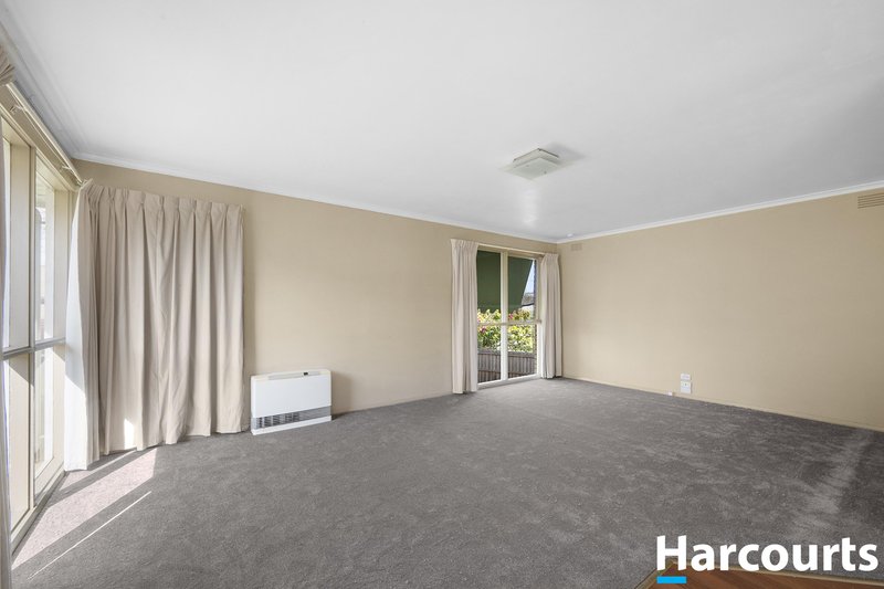 Photo - 3 Browns Parade, Wendouree VIC 3355 - Image 4