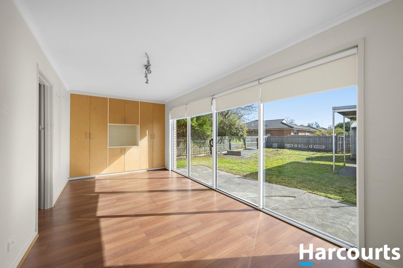Photo - 3 Browns Parade, Wendouree VIC 3355 - Image 5