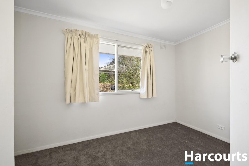 Photo - 3 Browns Parade, Wendouree VIC 3355 - Image 6
