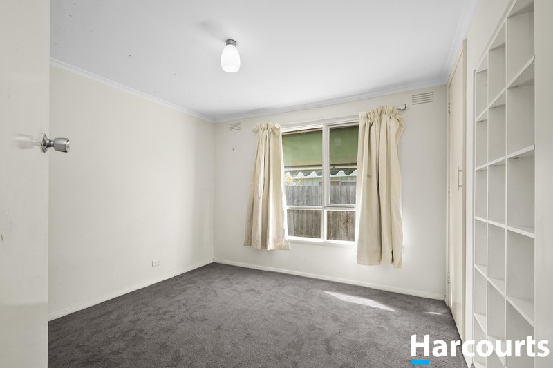 Photo - 3 Browns Parade, Wendouree VIC 3355 - Image 7