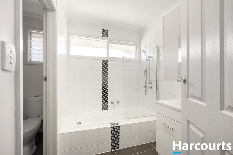 Photo - 3 Browns Parade, Wendouree VIC 3355 - Image 9