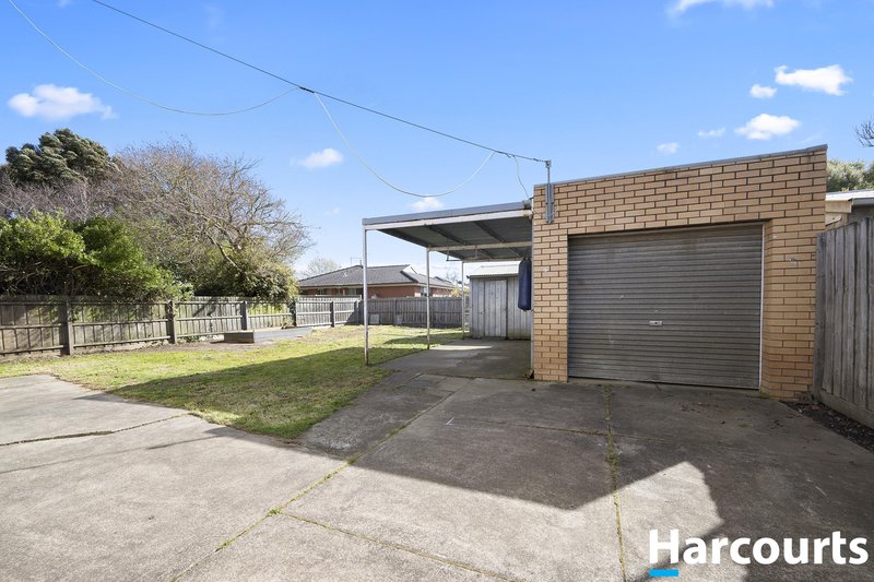 Photo - 3 Browns Parade, Wendouree VIC 3355 - Image 10