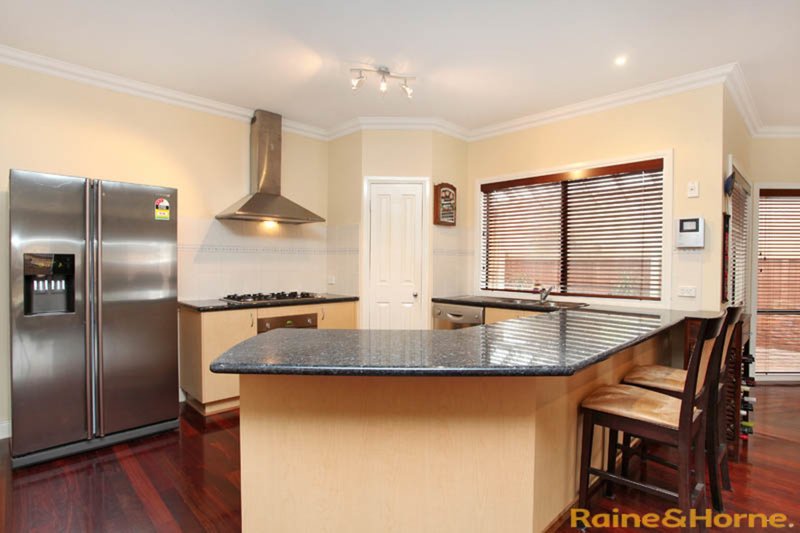 Photo - 3 Brunswick Place, Taylors Hill VIC 3037 - Image 5