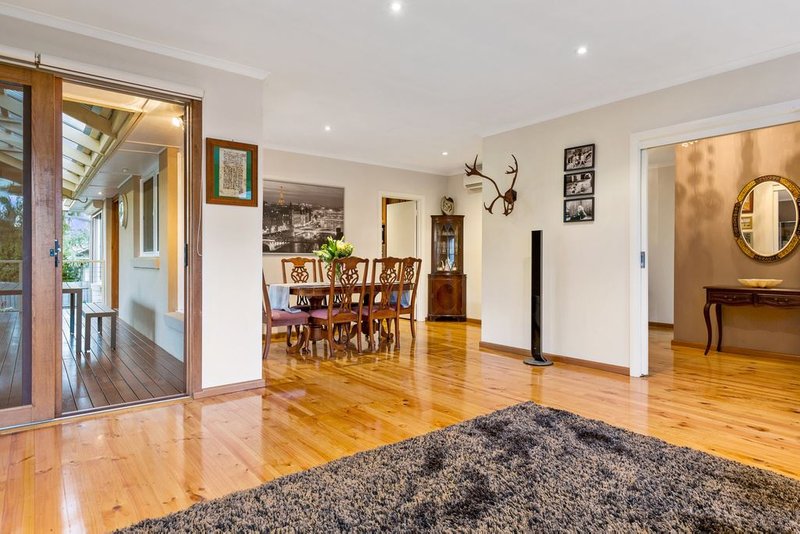 Photo - 3 Brynor Crescent, Glen Waverley VIC 3150 - Image 4