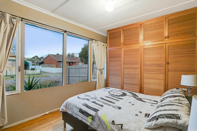 Photo - 3 Burdett Street, Frankston North VIC 3200 - Image 7