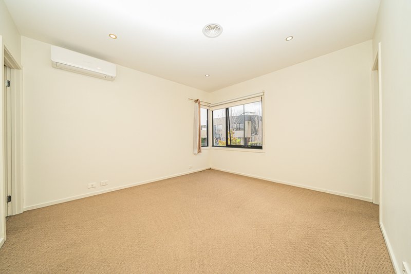 Photo - 3 Burn Nar Look Drive, Burwood VIC 3125 - Image 5