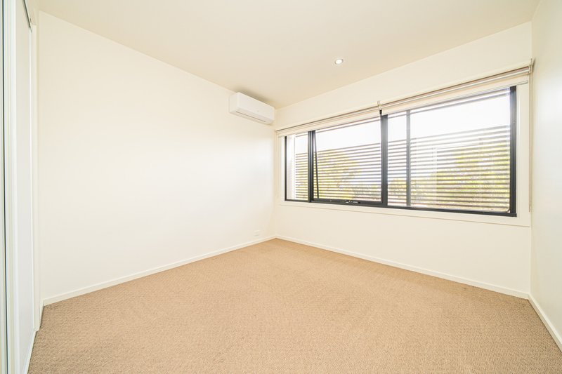 Photo - 3 Burn Nar Look Drive, Burwood VIC 3125 - Image 6