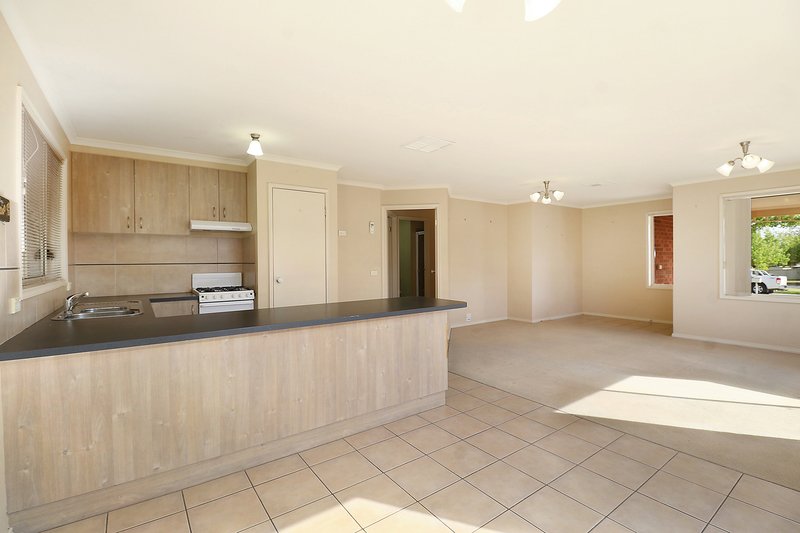 Photo - 3 Butterworth Place, Wodonga VIC 3690 - Image 3