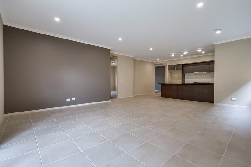 Photo - 3 Caddy Way, Beveridge VIC 3753 - Image 2