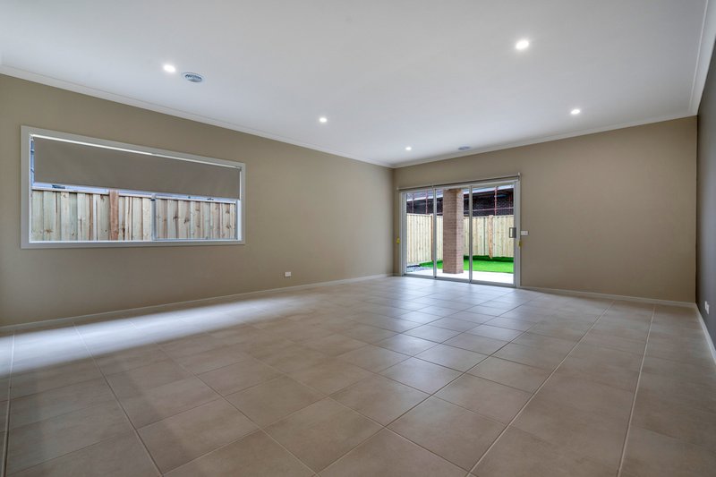 Photo - 3 Caddy Way, Beveridge VIC 3753 - Image 3