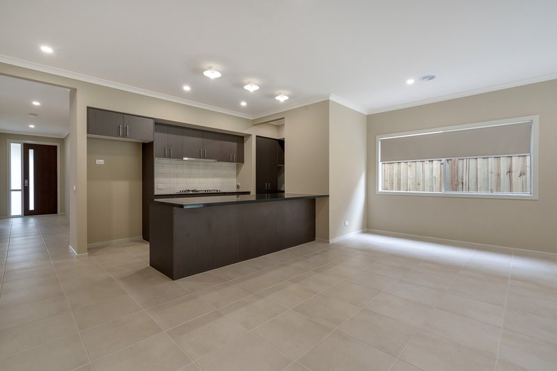 Photo - 3 Caddy Way, Beveridge VIC 3753 - Image 7