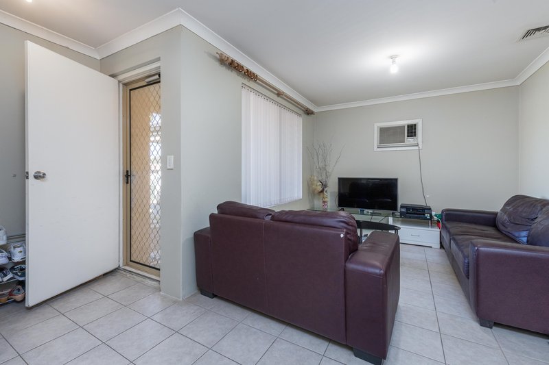 Photo - 3 Caliso Court, Warnbro WA 6169 - Image 2