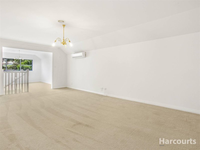 Photo - 3 Cambridge Drive, Berwick VIC 3806 - Image 7