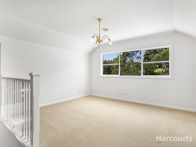 Photo - 3 Cambridge Drive, Berwick VIC 3806 - Image 8