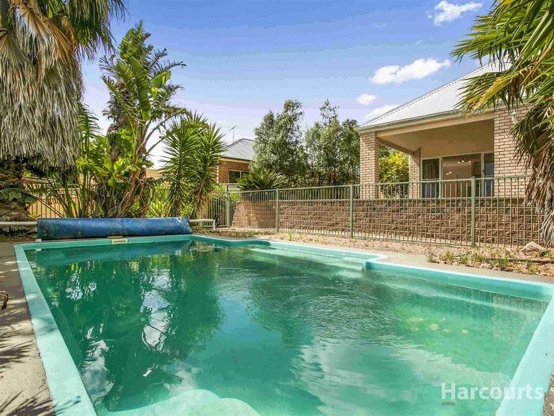 Photo - 3 Cambridge Drive, Berwick VIC 3806 - Image 11