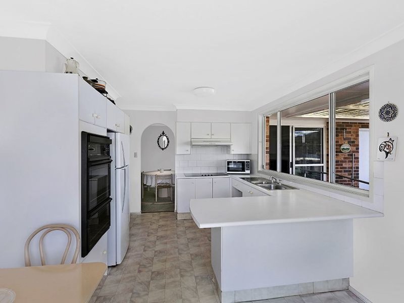 Photo - 3 Cara Street, Killarney Vale NSW 2261 - Image 4