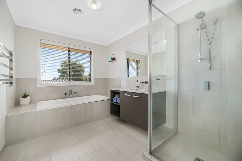 Photo - 3 Carambola Place, Berwick VIC 3806 - Image 14