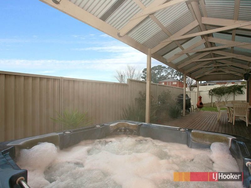 Photo - 3 Cardiff Grove, Cranbourne East VIC 3977 - Image 5